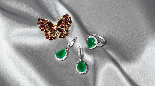 The Magic Of Earrings: Transforming Your Look With Timeless Elegance